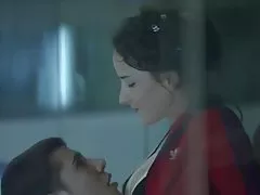 与学校朋友Elix发生性关系